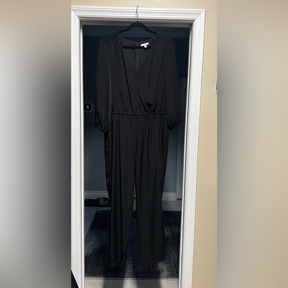 Halston, long sleeve, black Jumper with plunging neck line. Size XL